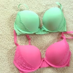Lot of 2 Aerie Brooke 32D bras. Pink and mint.